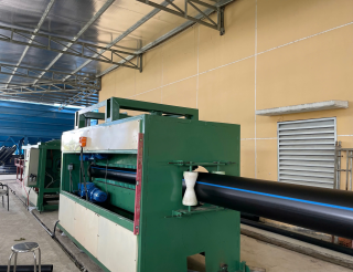 Máy Sản Xuất Ống Nhựa Trơn Đen HDPE ( Máy Đùn Ống Nhựa )
