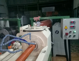 Máy Sản Xuất Ống Nhựa Xoắn Cam HDPE ( Máy Đùn Ống Nhựa )